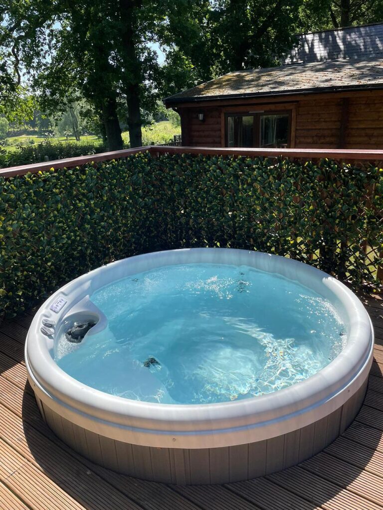 Hot tub at the log cabin